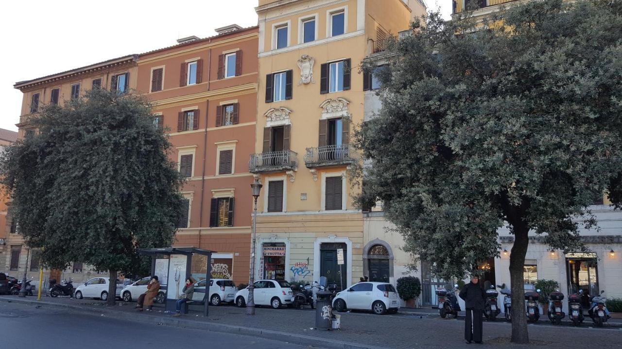 Piazza Della Rovere Apartment Rom