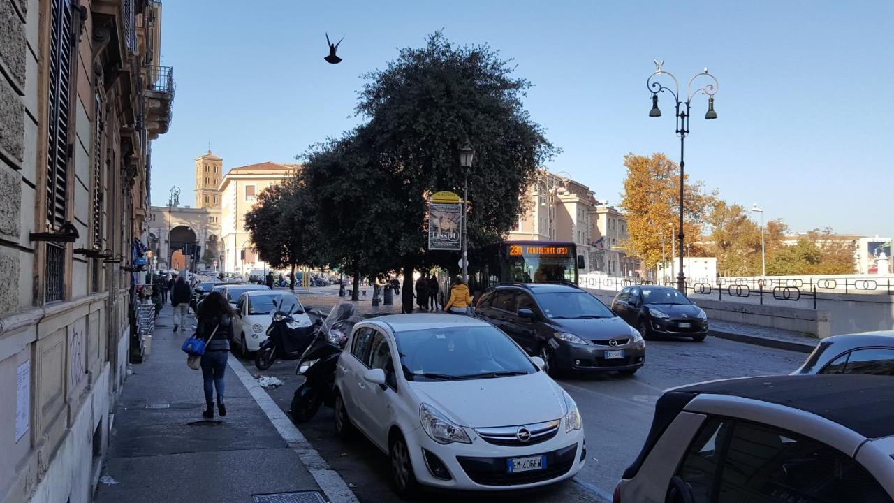 Piazza Della Rovere Rom